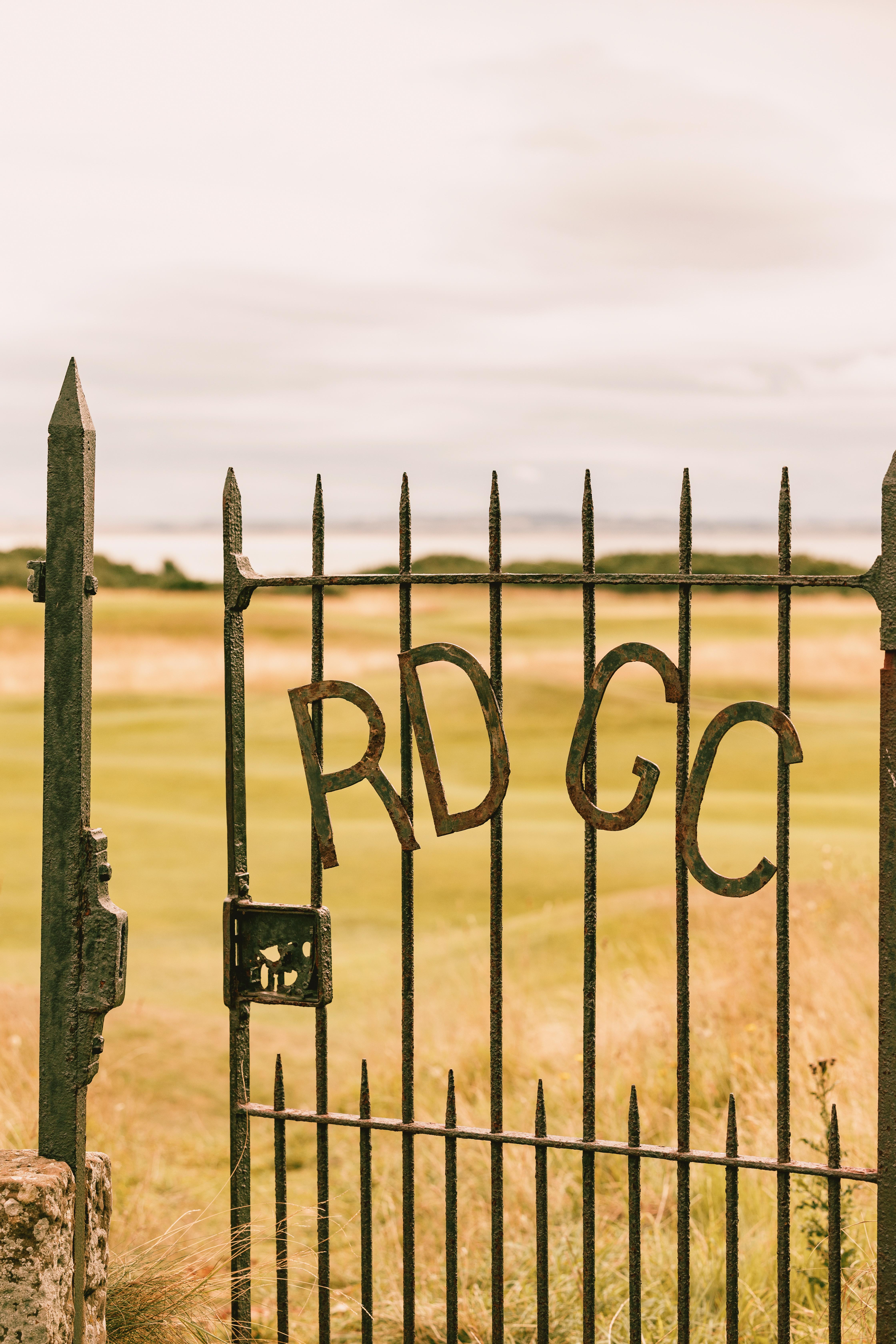 Dornoch Station酒店 外观 照片 The club's initials on the entrance gate